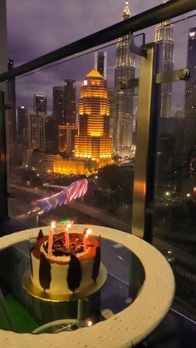 Klcc View-3 Bed Lovely Apartments In クアラルンプール